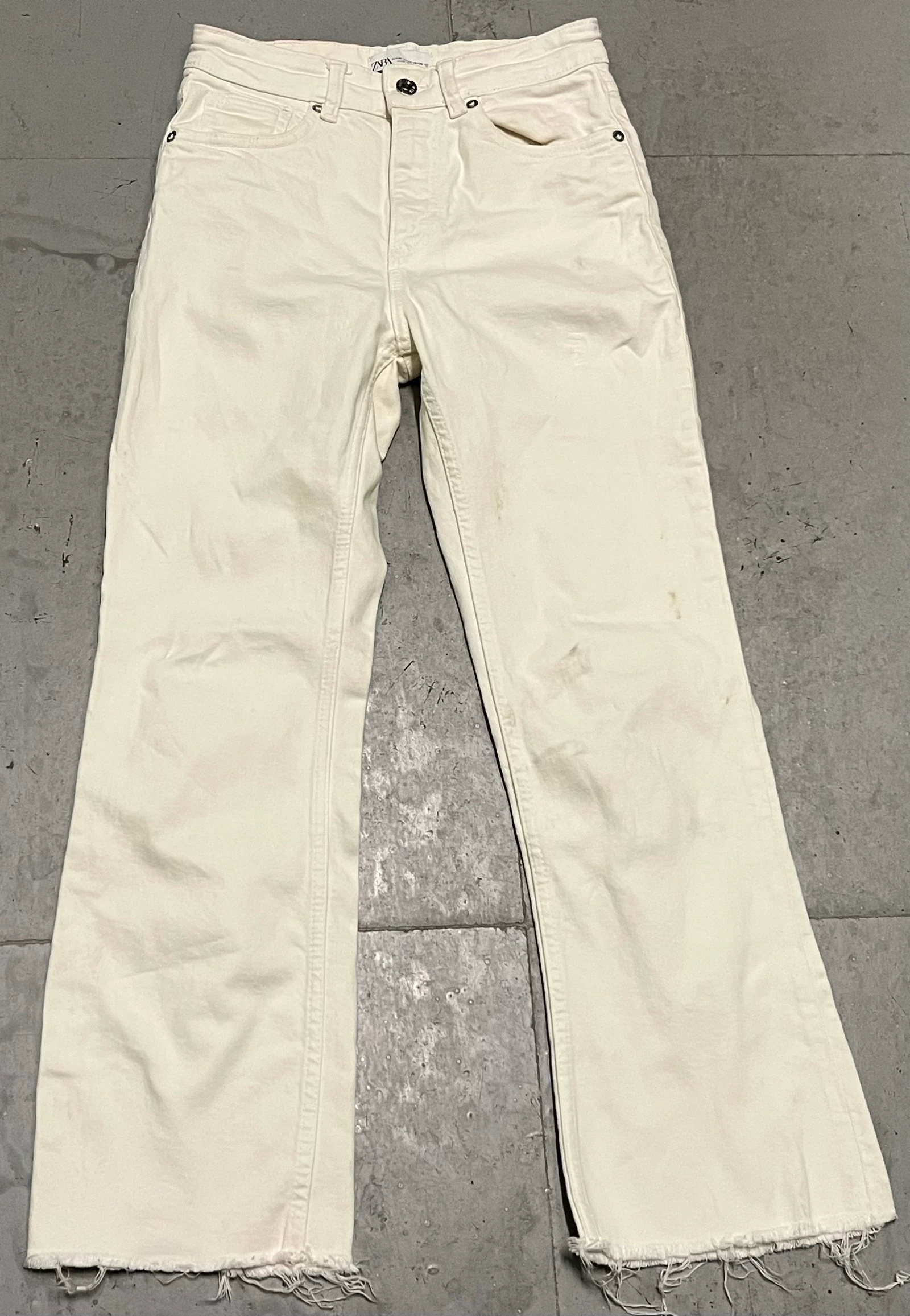 Vaqueros blancos deshilachados Desi